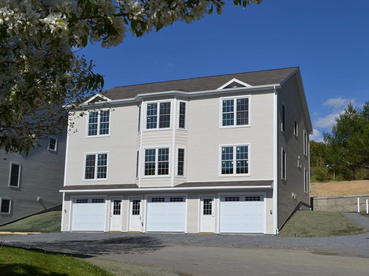64 Mansfield Lane