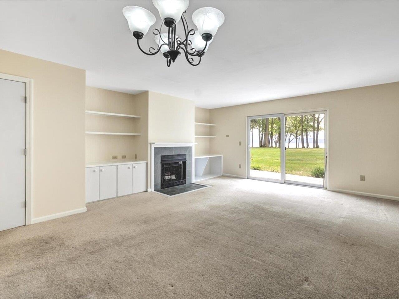 Living room w/ nice built-ins
