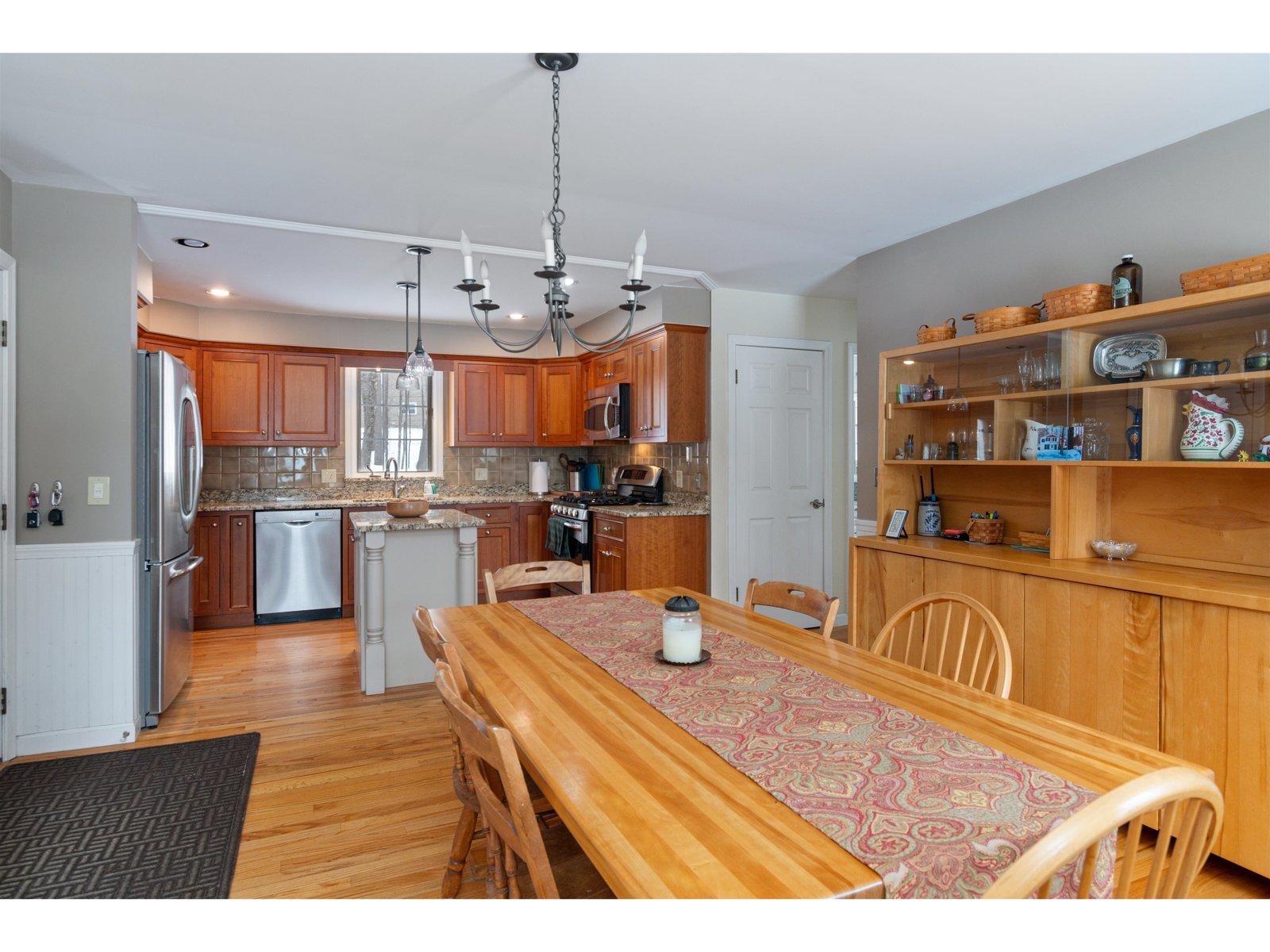 643 Oak Circle