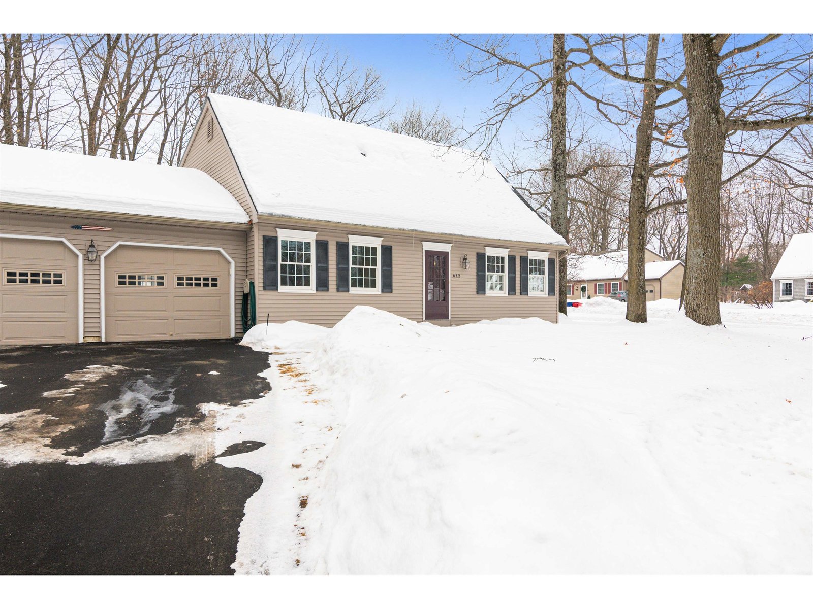 643 Oak Circle