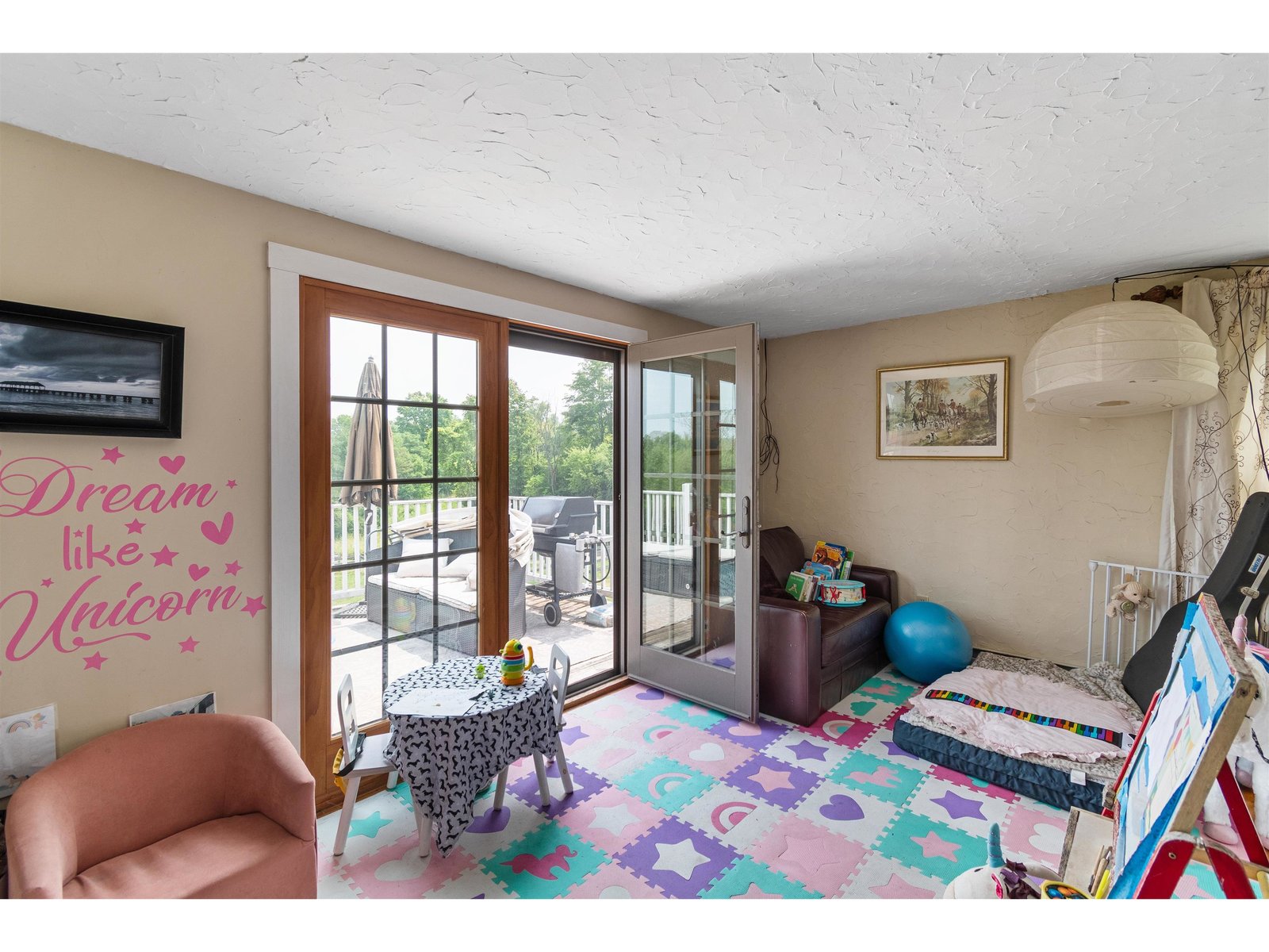 play area could be expanded living room space