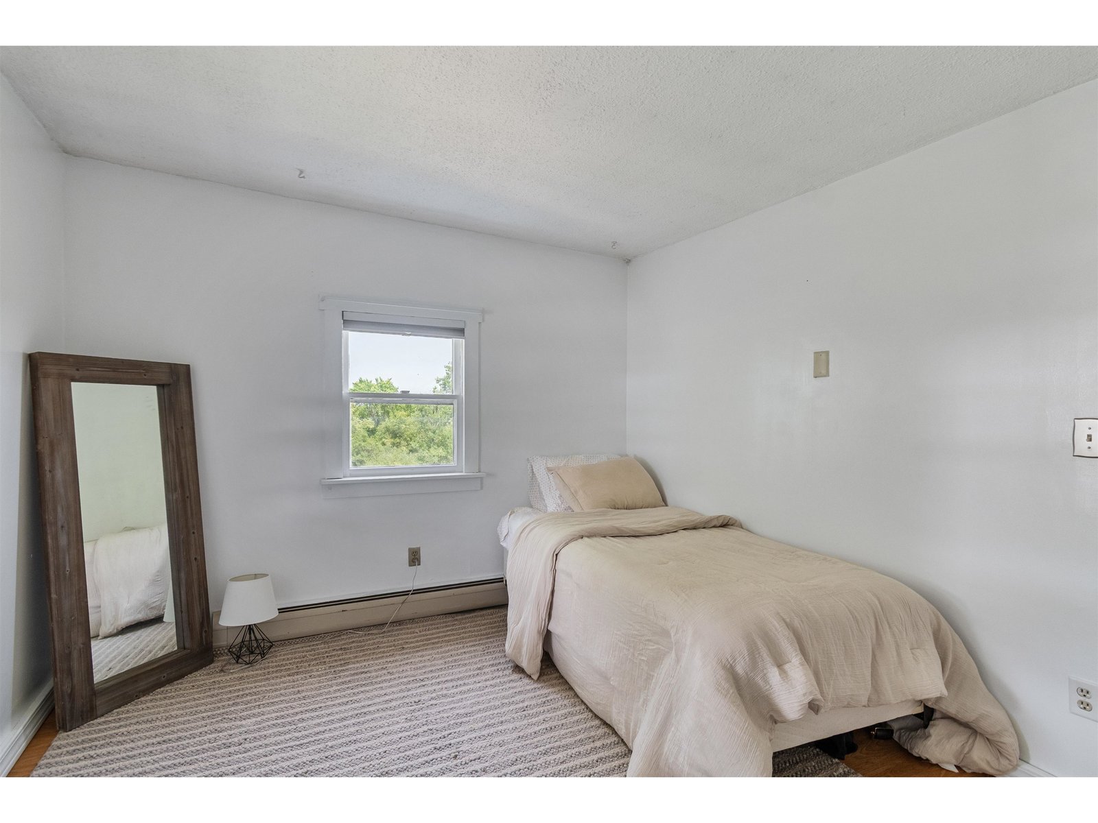 2nd floor bedroom