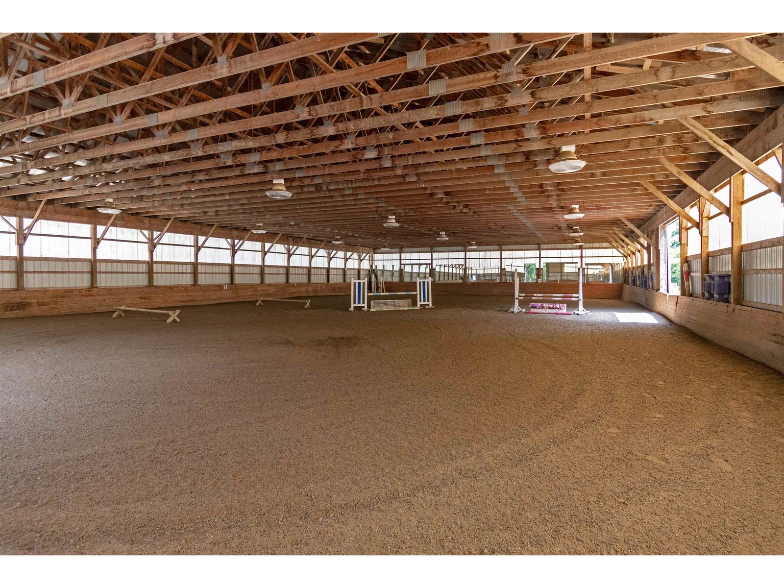 indoor arena with sand footing with felt and rubber additives
