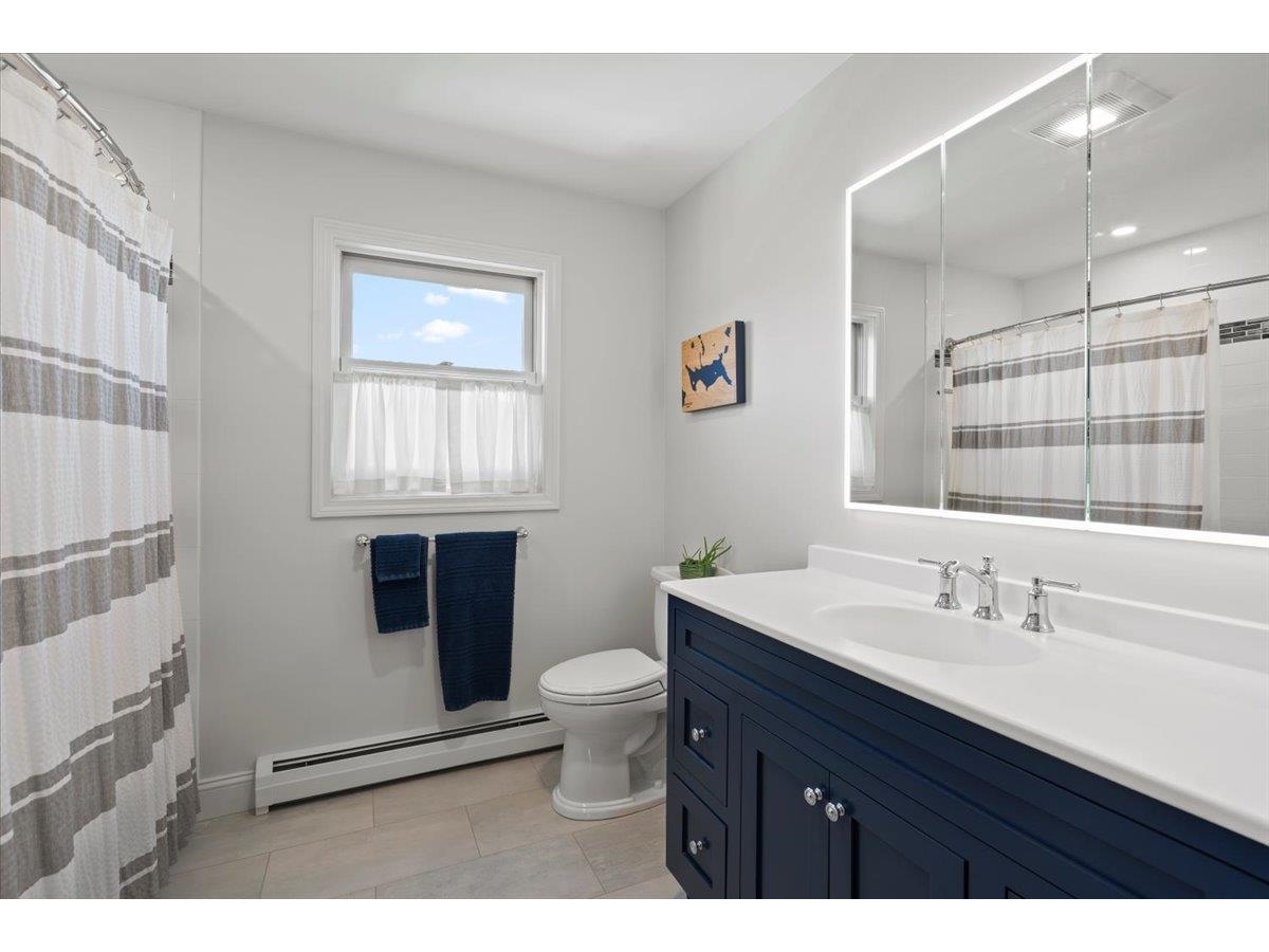1st floor 1/2 bath