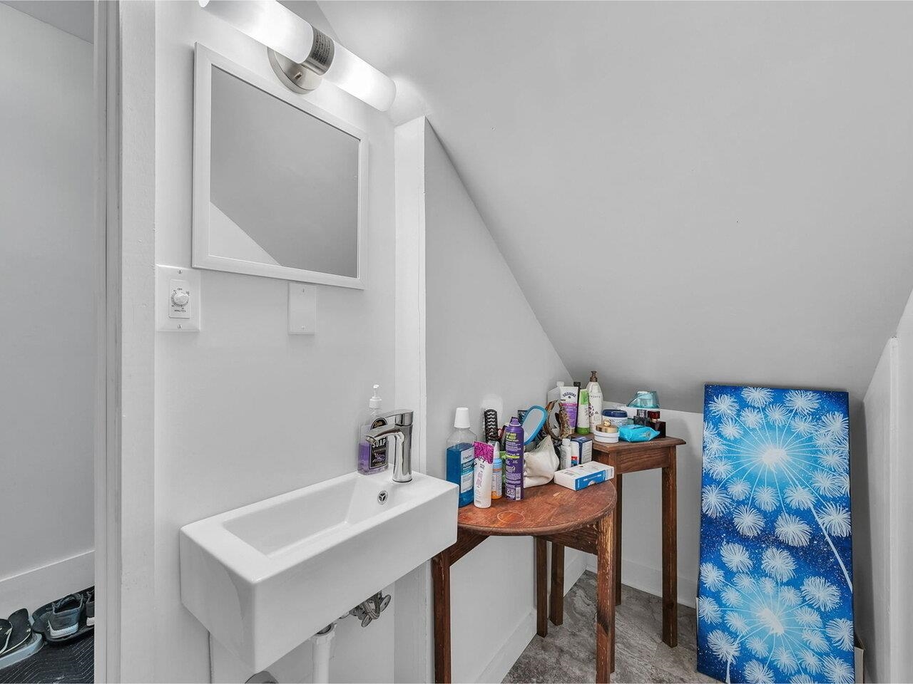 Apartment 1st Floor Bath