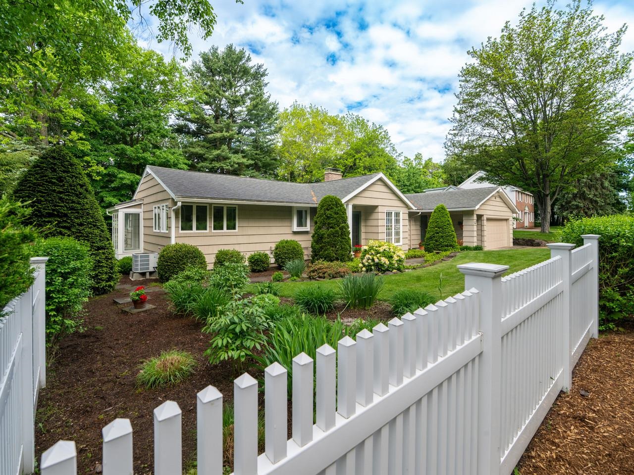65 DeForest Heights, Burlington