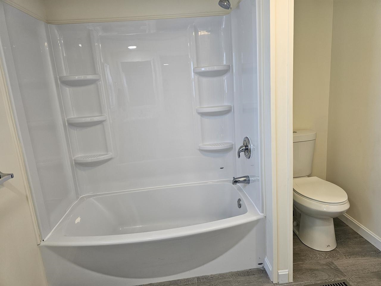 Full tub/shower