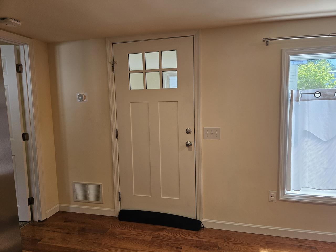 Front door entry from mudroom