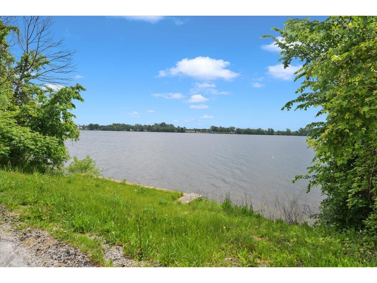 Deep Water Access - Perfect for a Dock/Boating