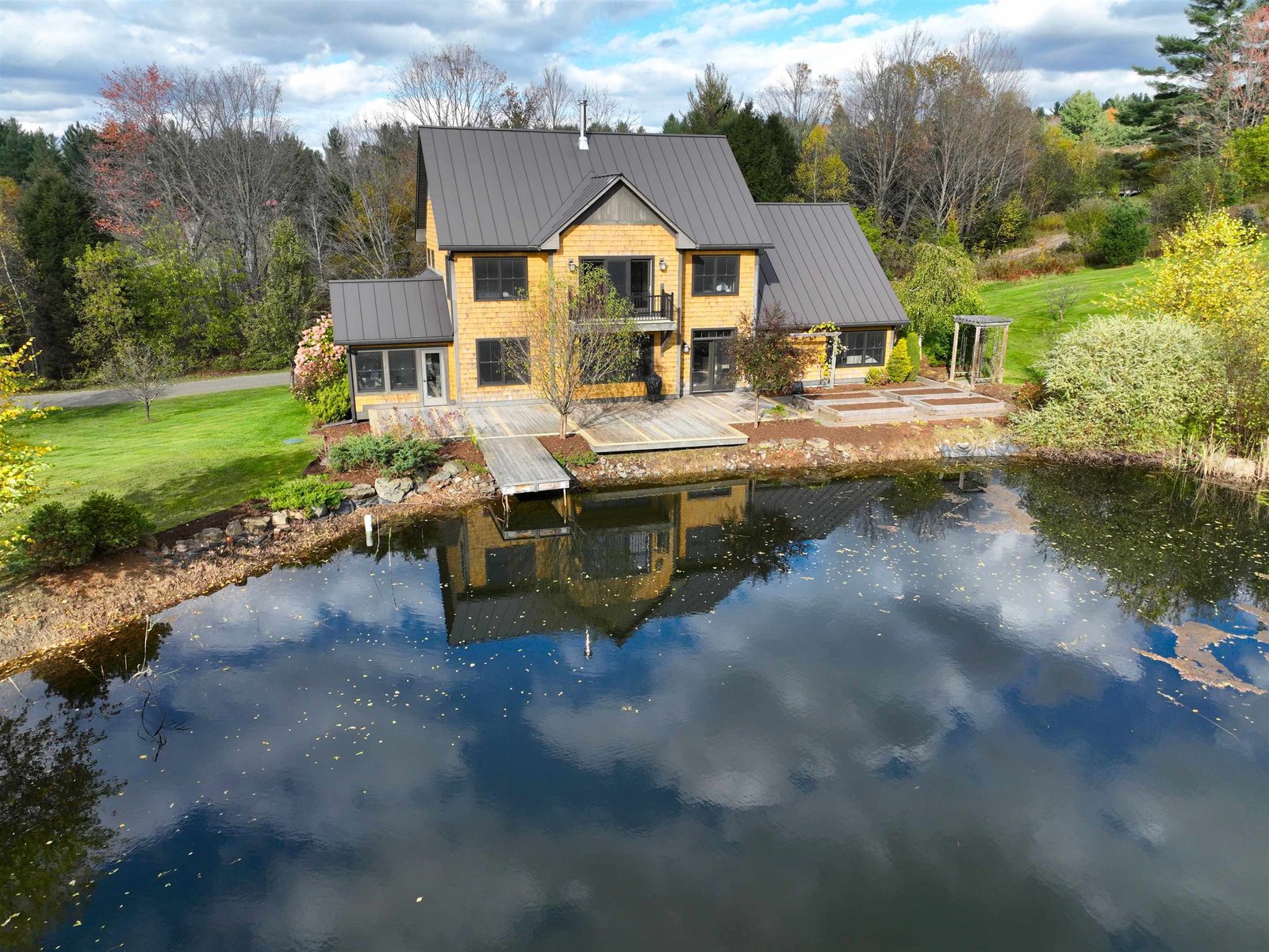 661 River Road, Troy