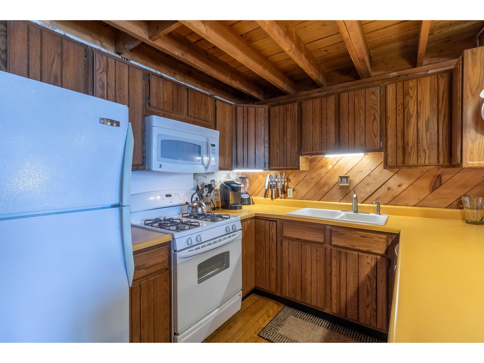665 Lakeshore Drive