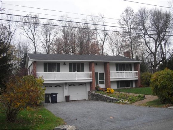 67 Brook Ln