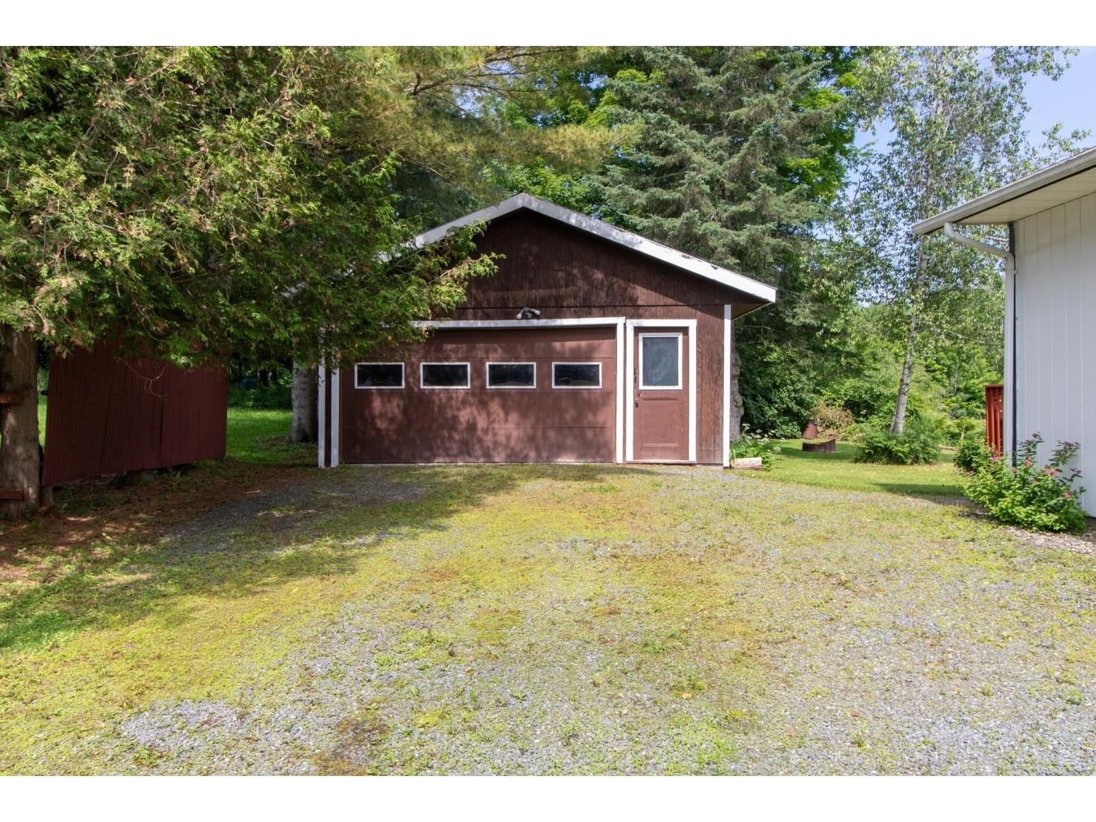 Oversized 1 car garage