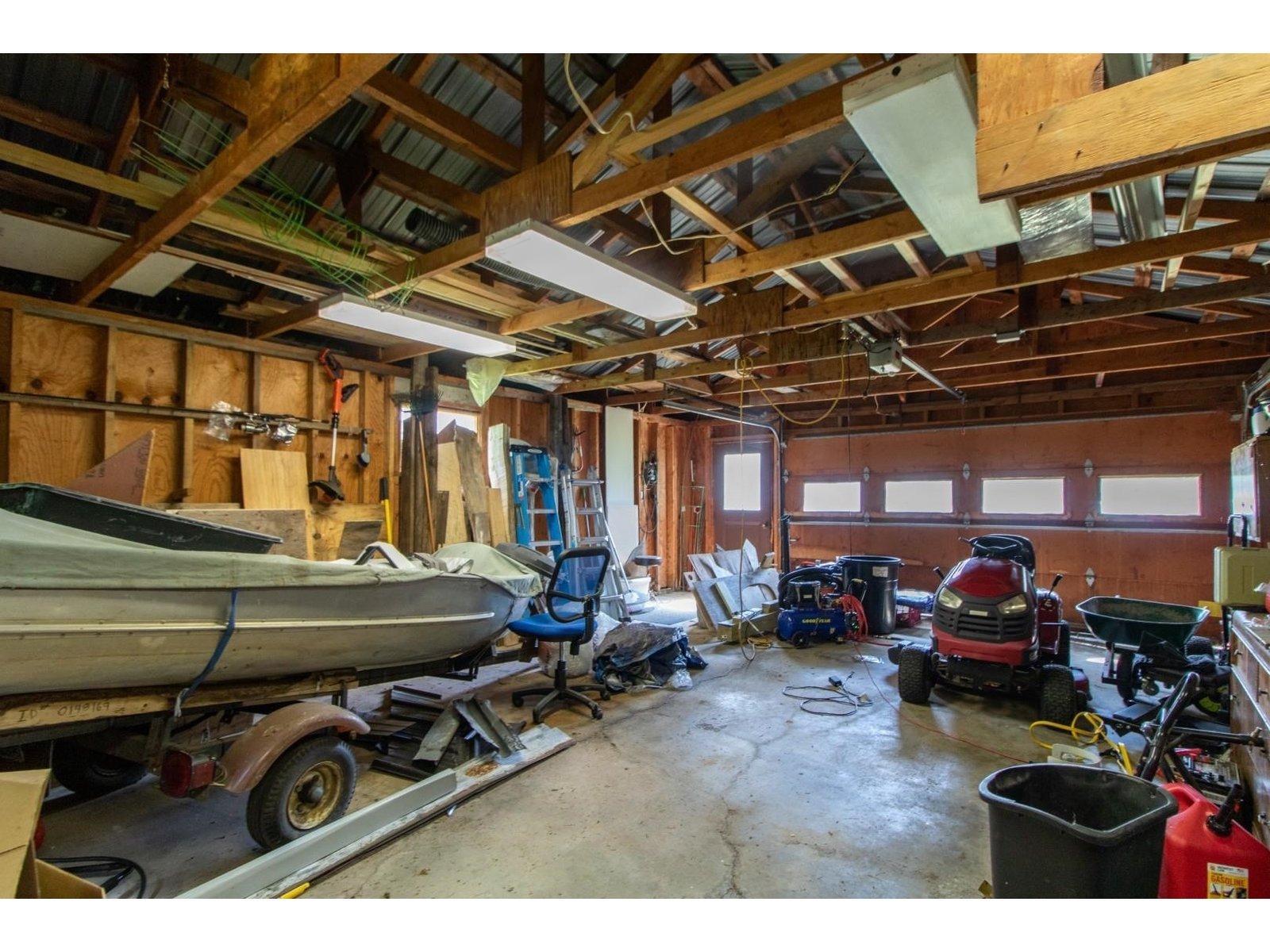 Oversized 1 car garage