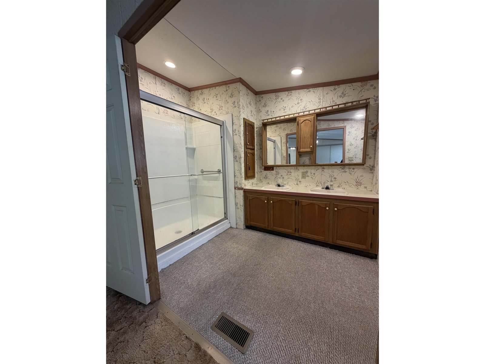 68 Railroad Street