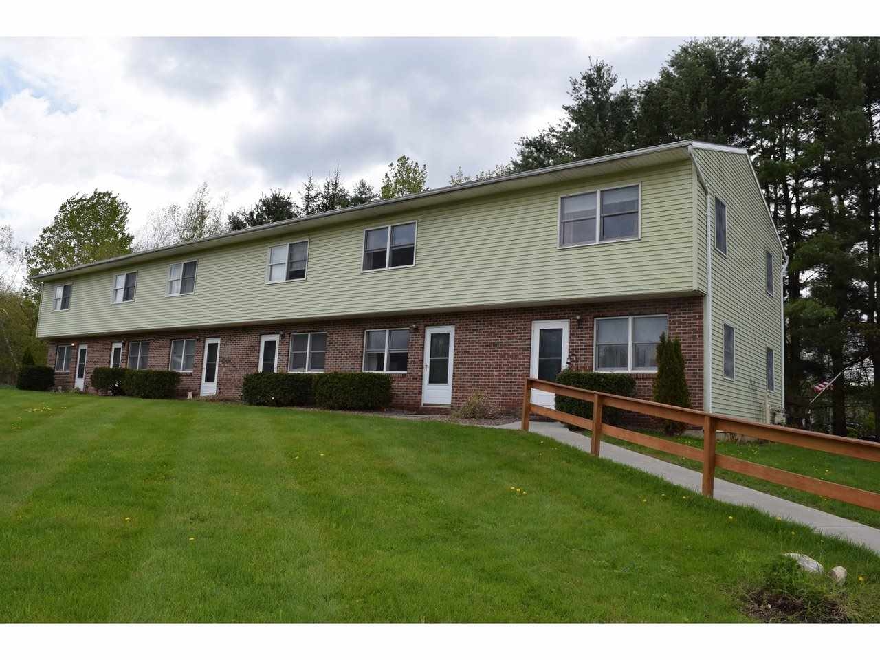 68 Shirley Cirlce, Unit 8