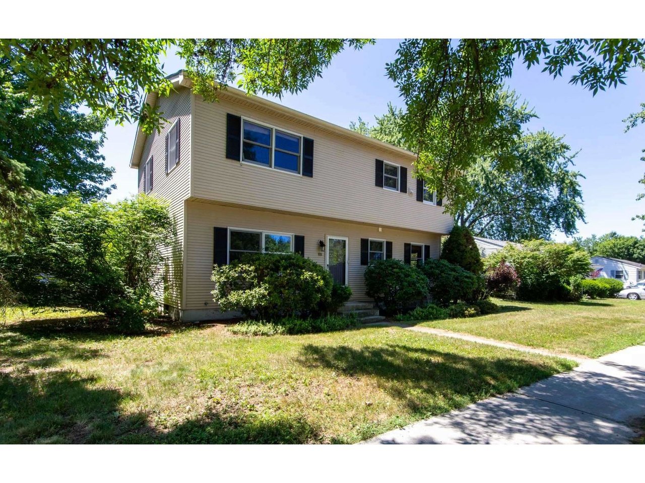 69 Gazo Avenue, Burlington 69 Gazo Avenue, Burlington