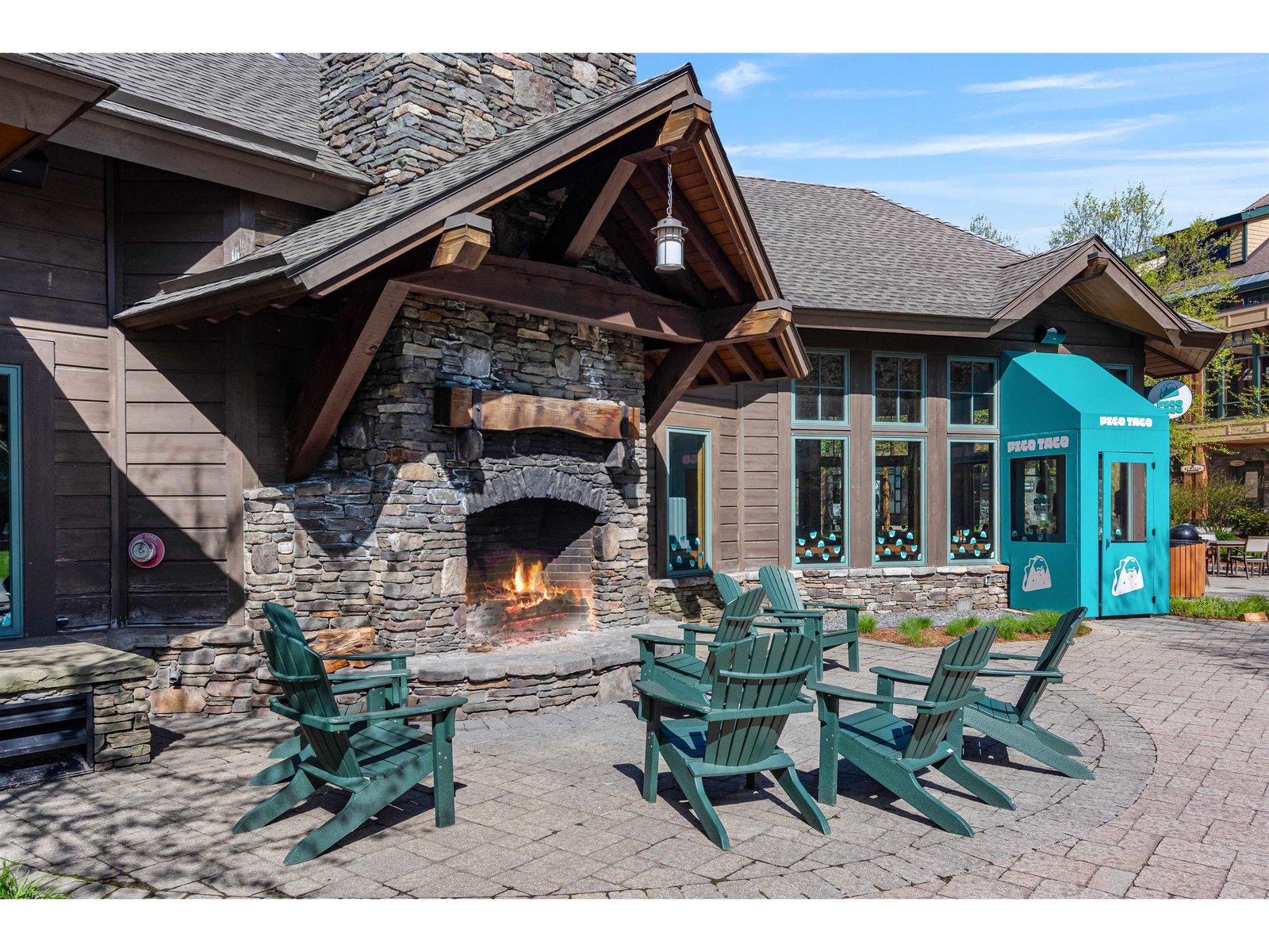 Outdoor fireplace