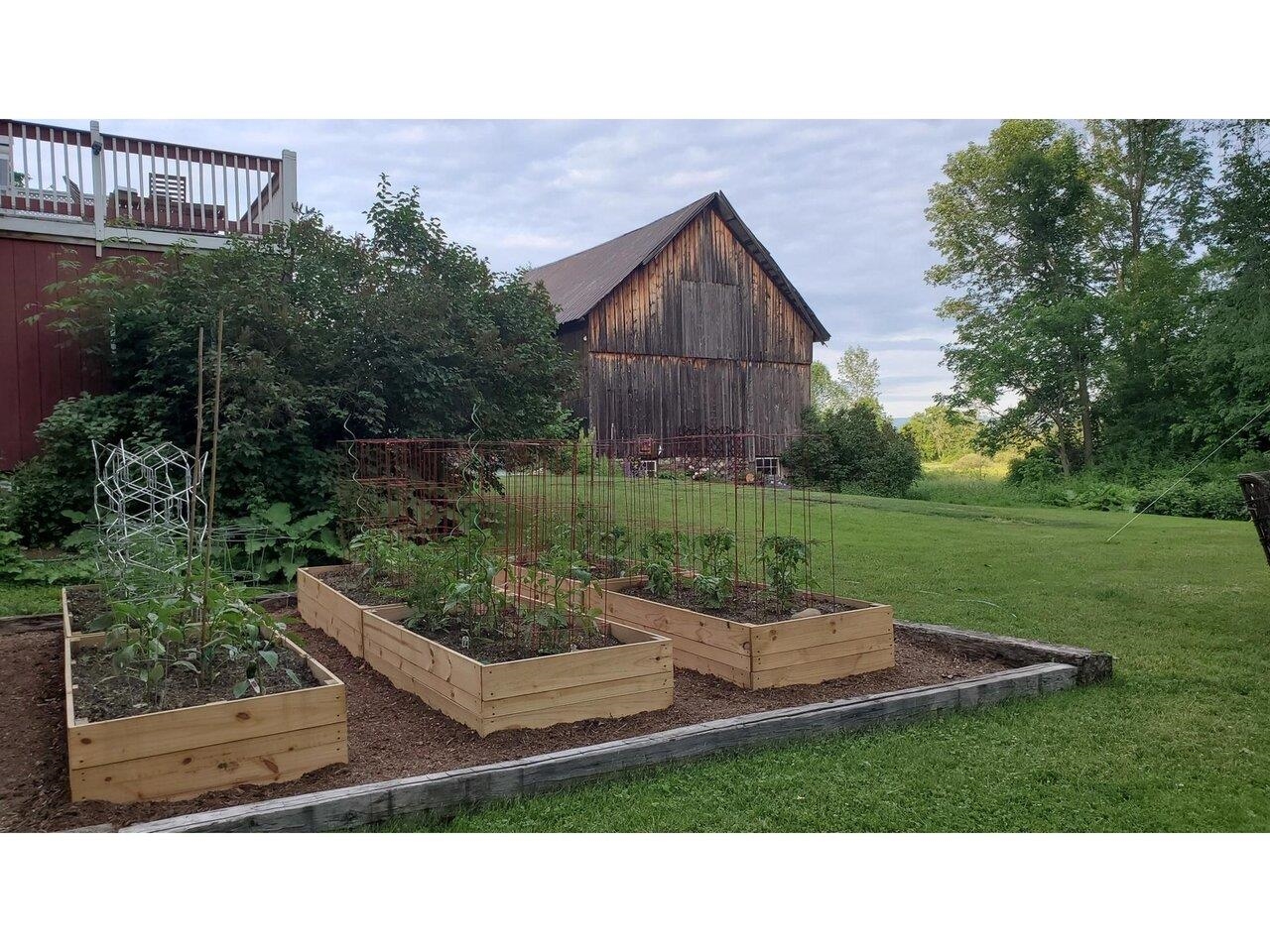 28 Raised Garden Beds
