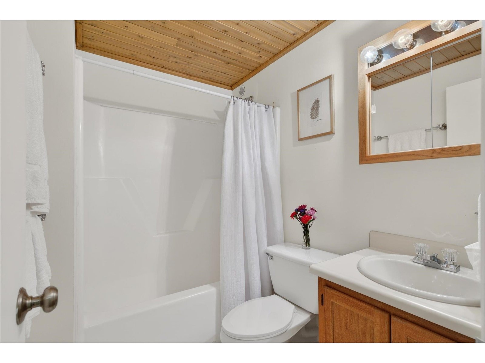 Main level full bathroom