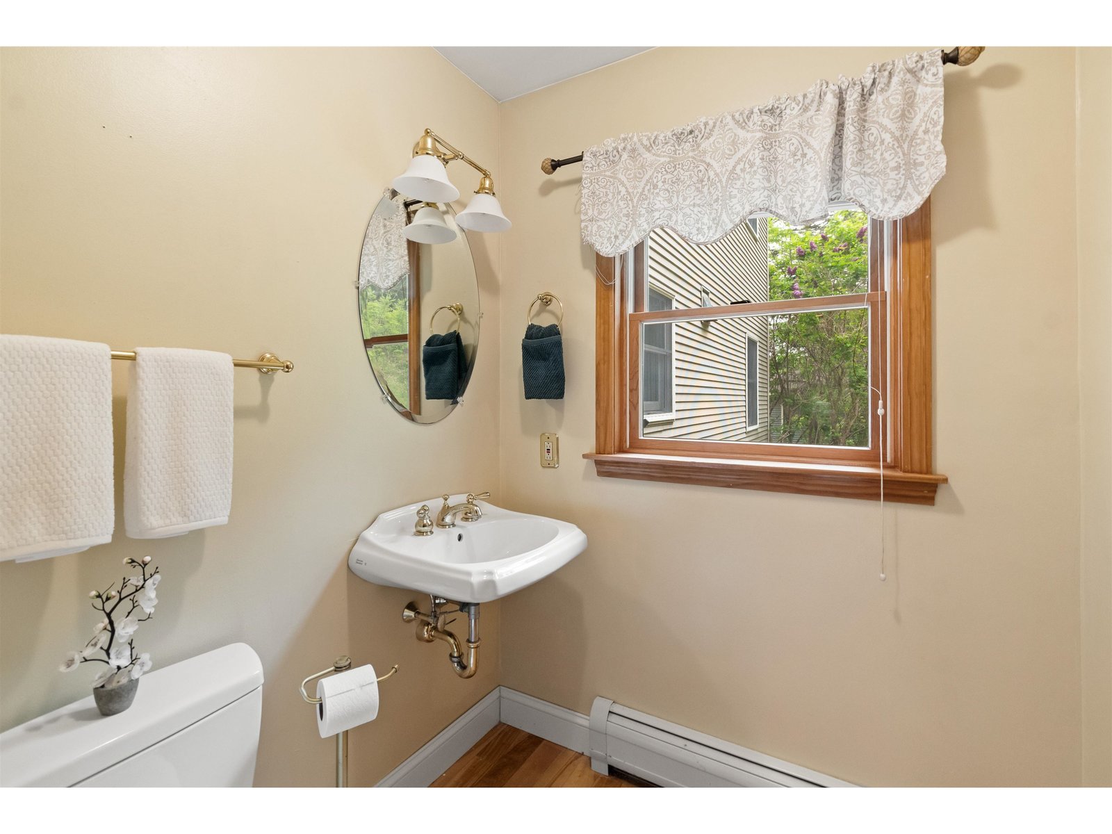 1/2 Bathroom