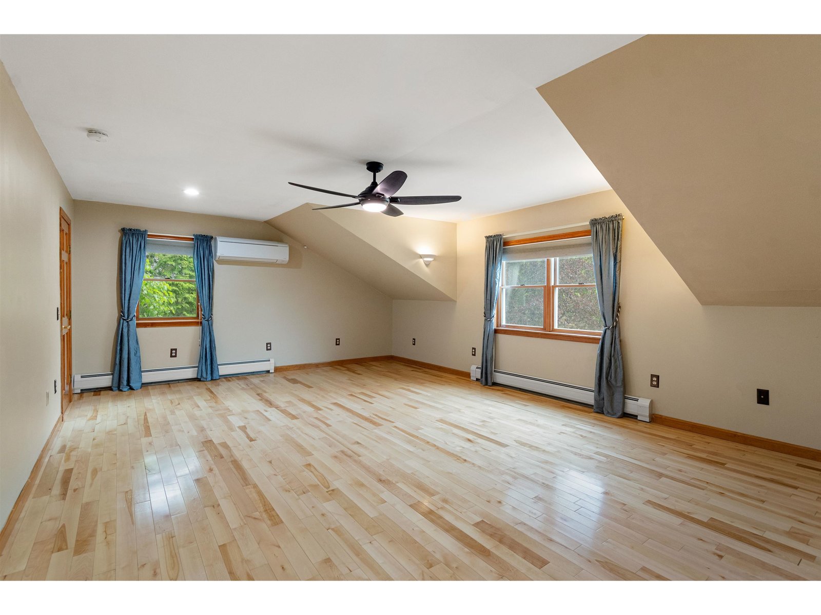 2nd Floor: Primary Suite
