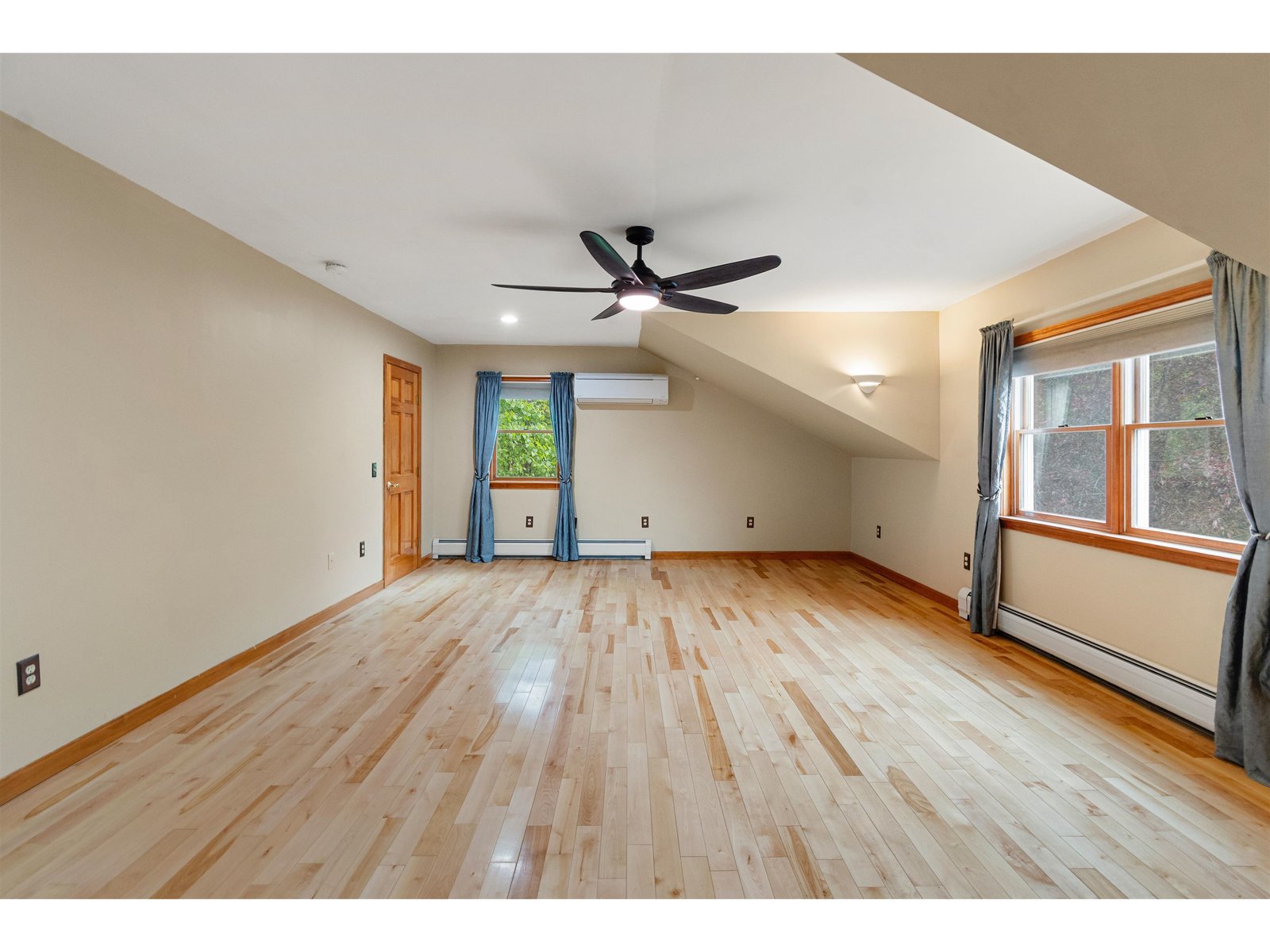 2nd Floor: Primary Suite