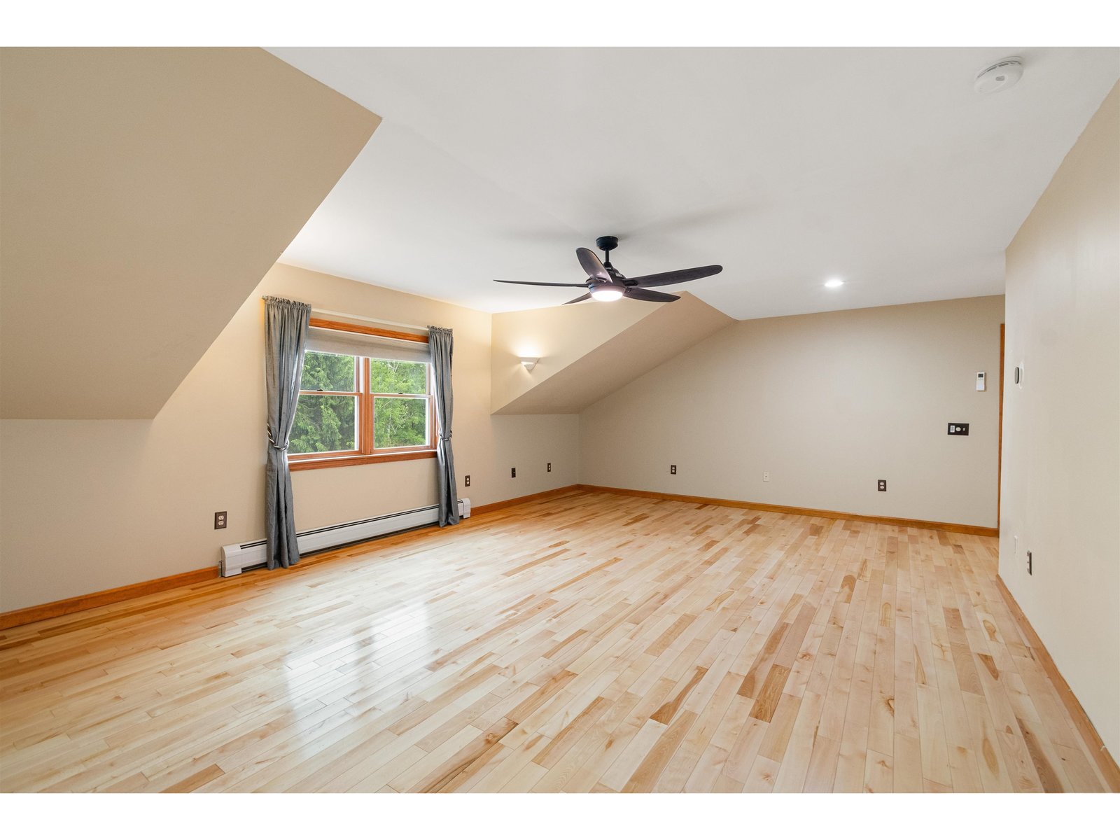 2nd Floor: Primary Suite