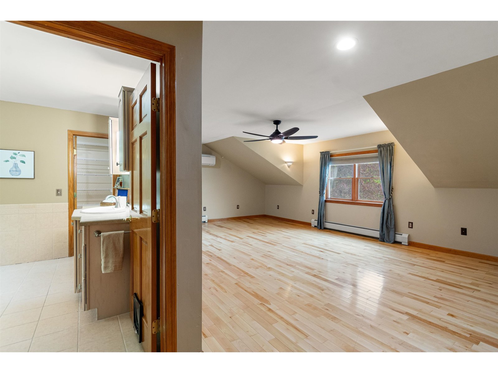 2nd Floor: Primary Suite