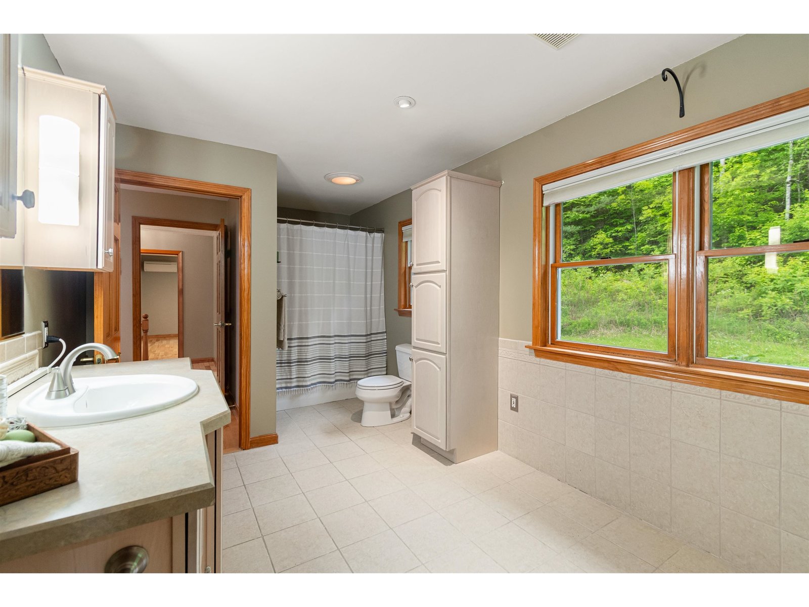 2nd Floor: Primary Suite Full Bathroom