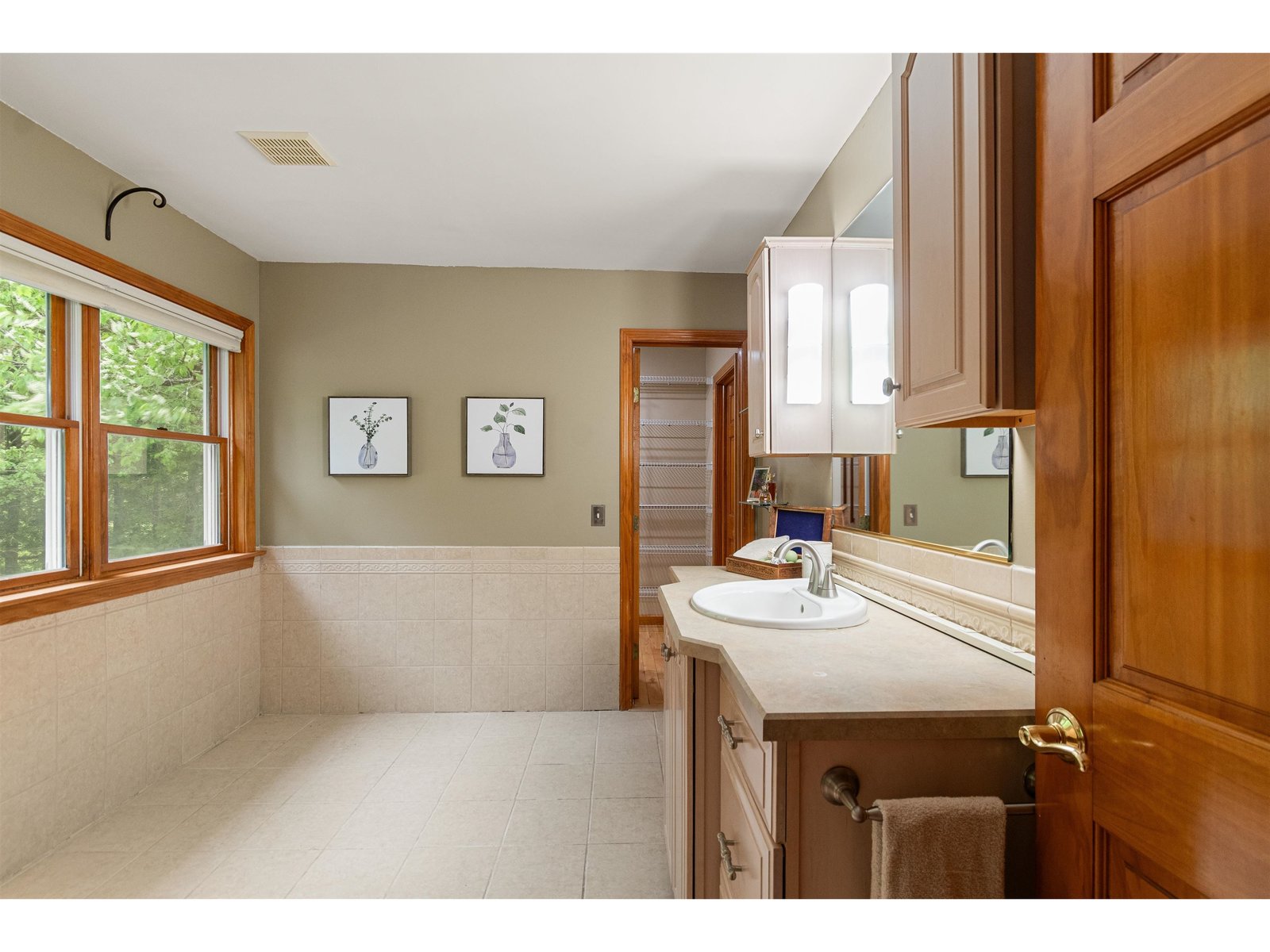 2nd Floor: Primary Suite Full Bathroom
