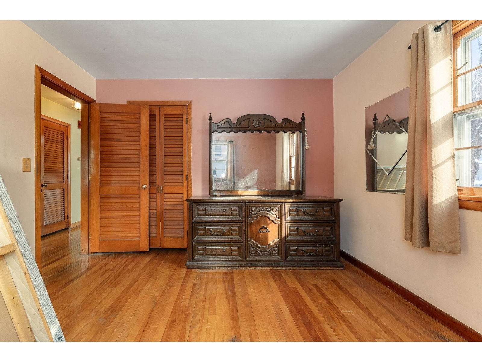 7 Grant Avenue