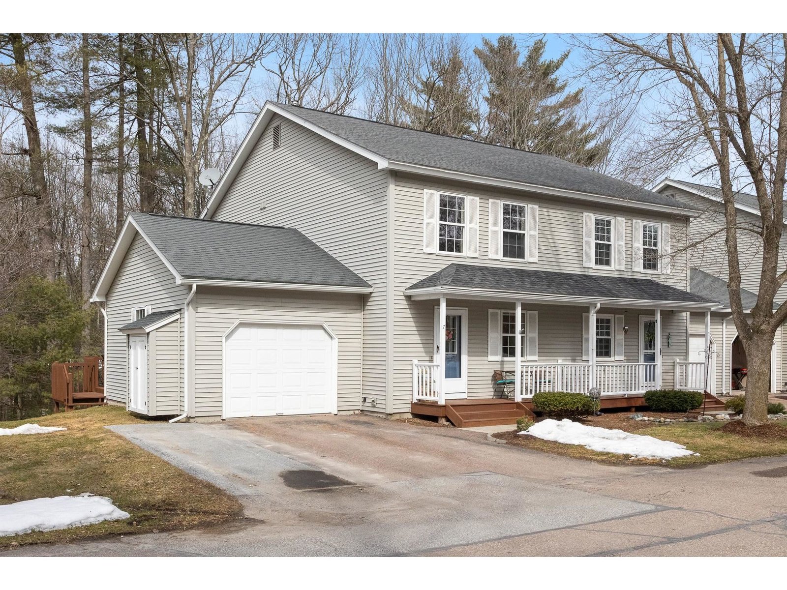 7 Pointe Drive