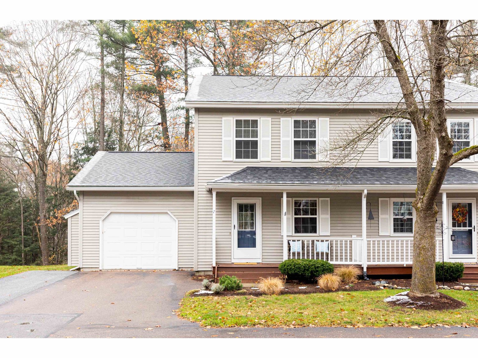 7 Pointe Drive