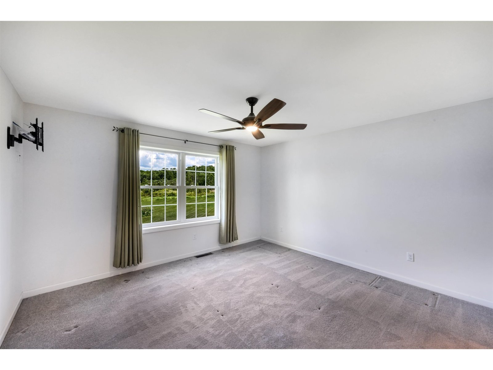 7 Riparian Way
