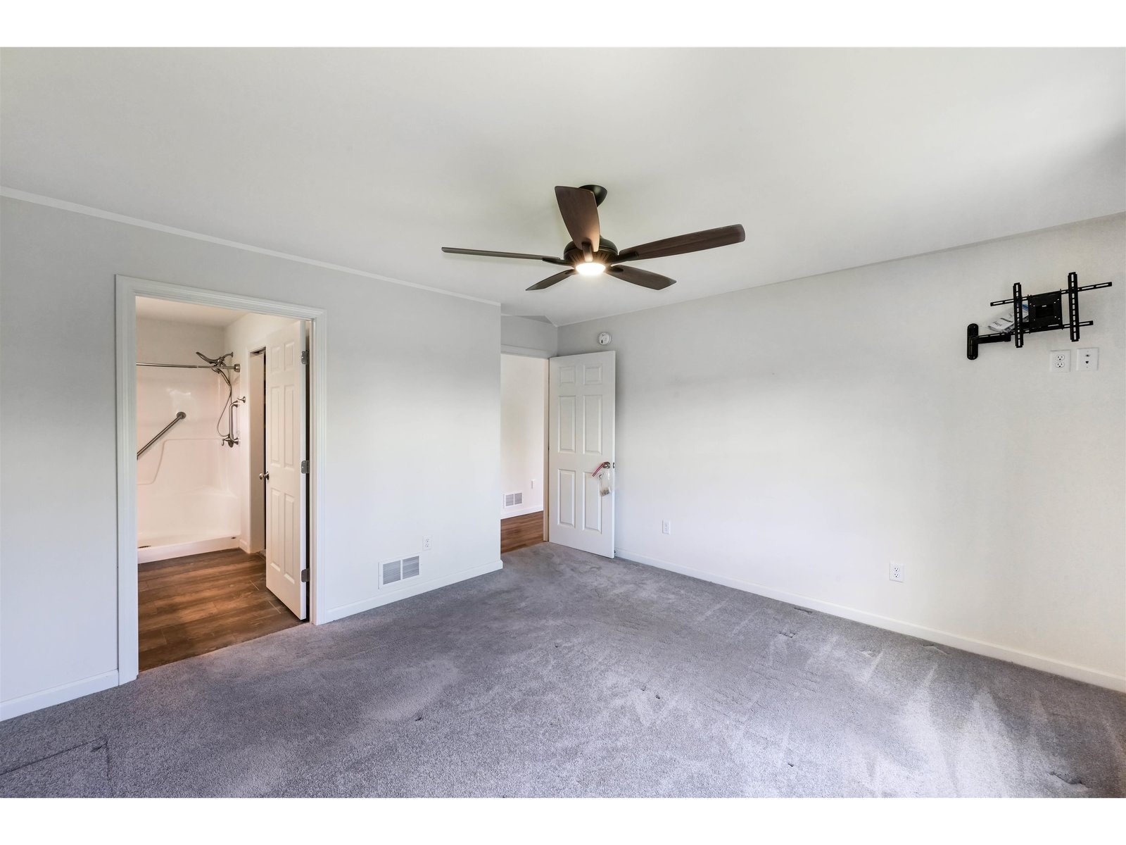 7 Riparian Way