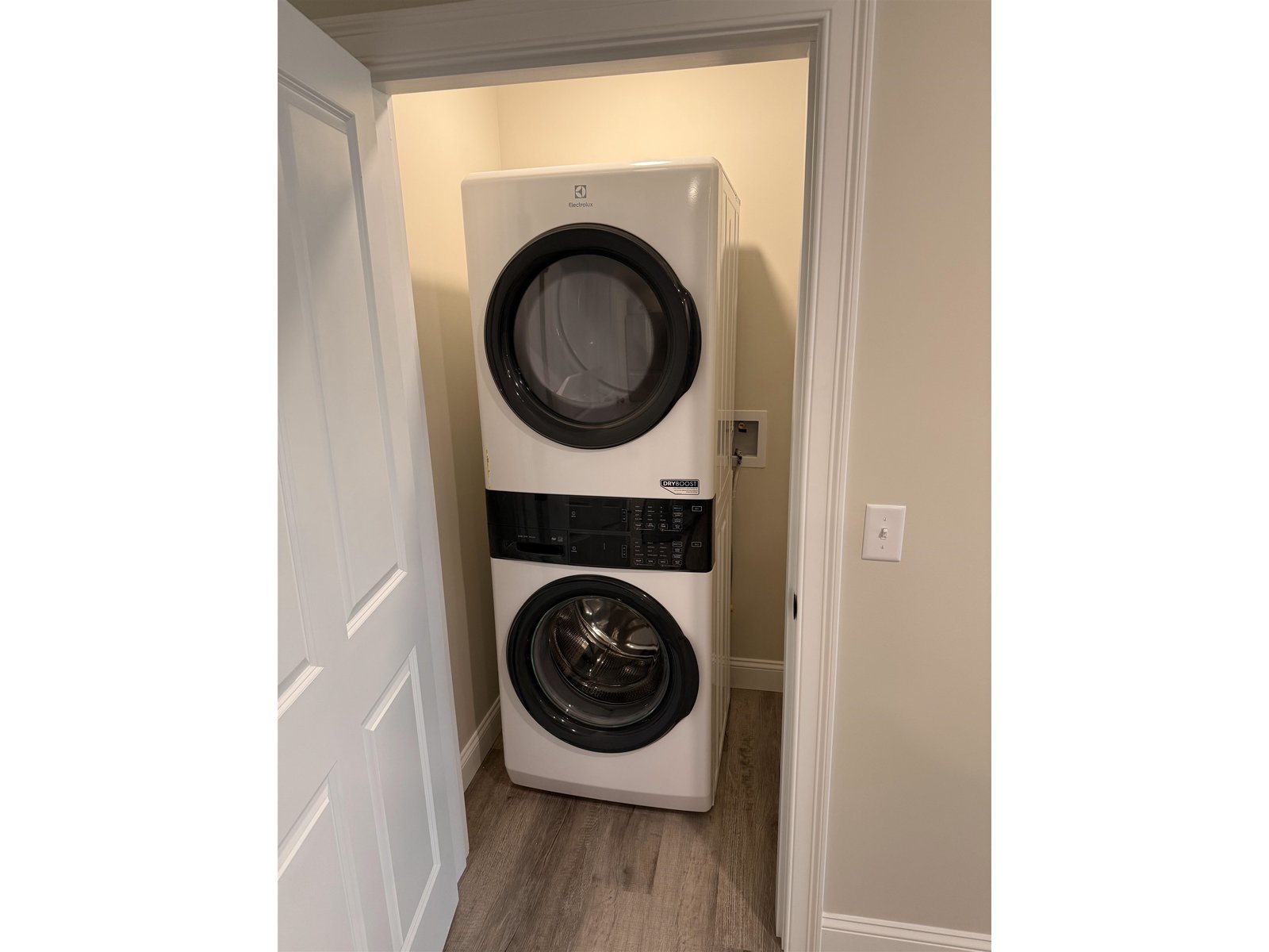 7 Willys Lane, Unit 102