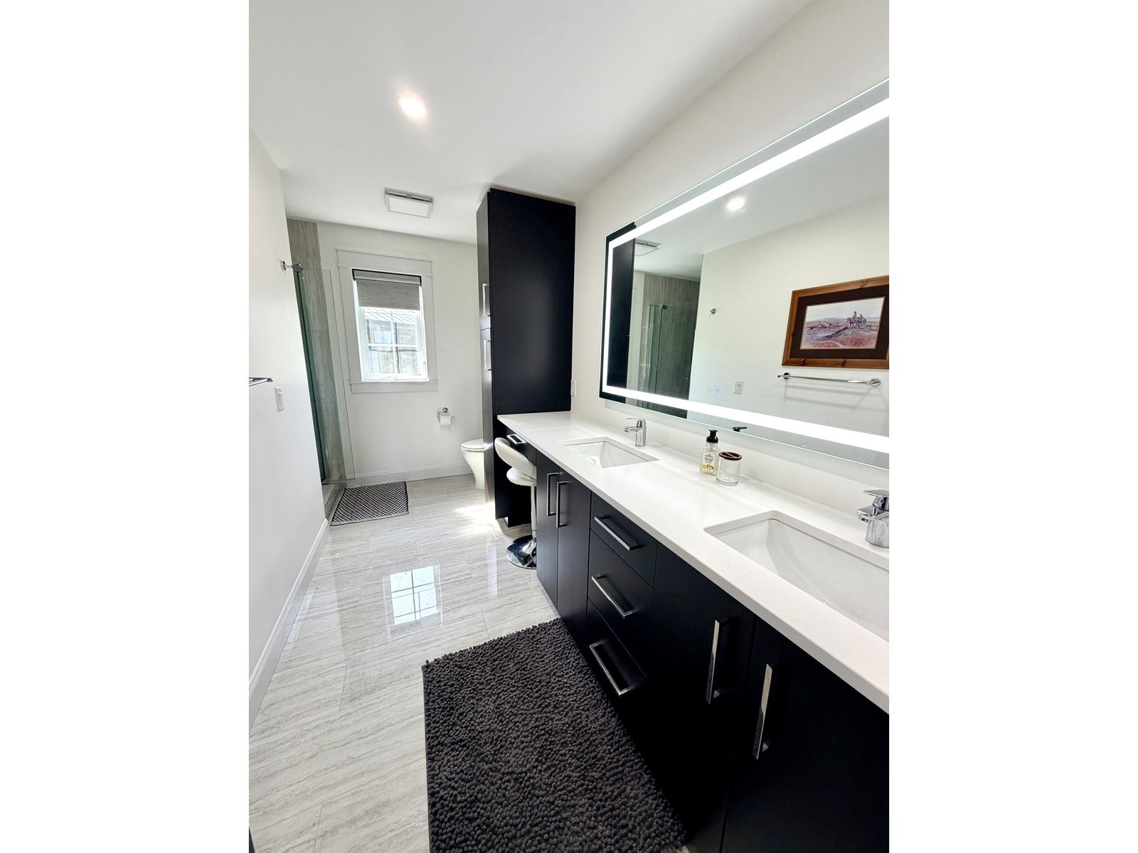 Main Level Ensuite Bathroom