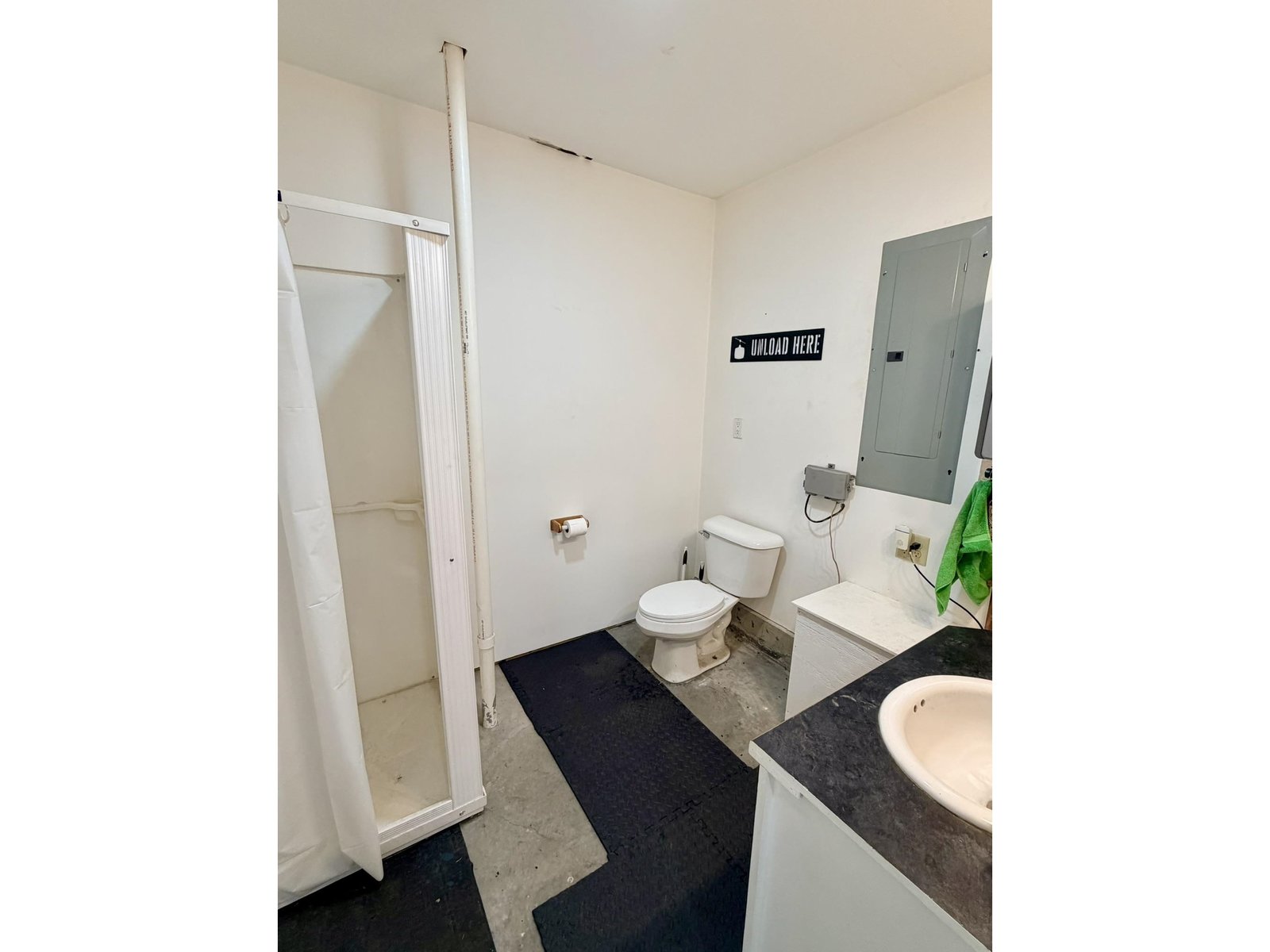 3/4 Bath In The Garage