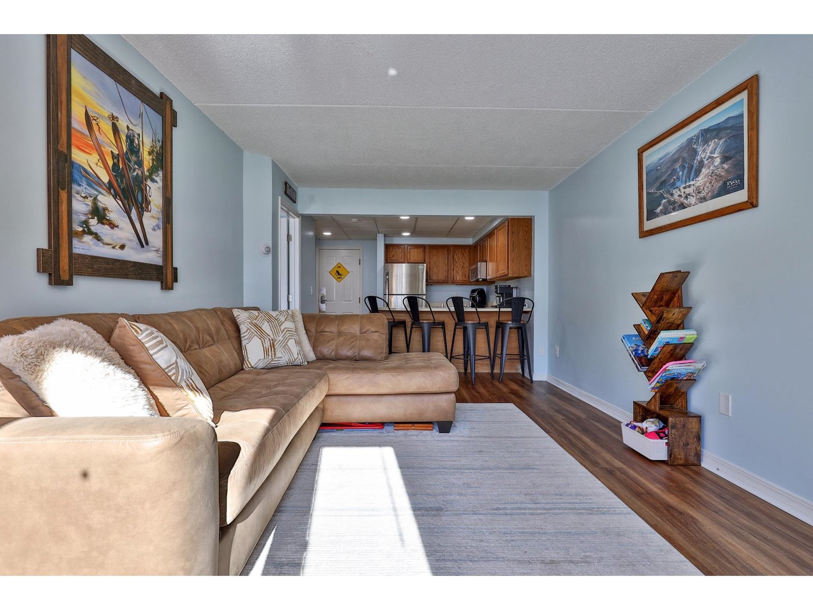 New Laminate Floors Throughout