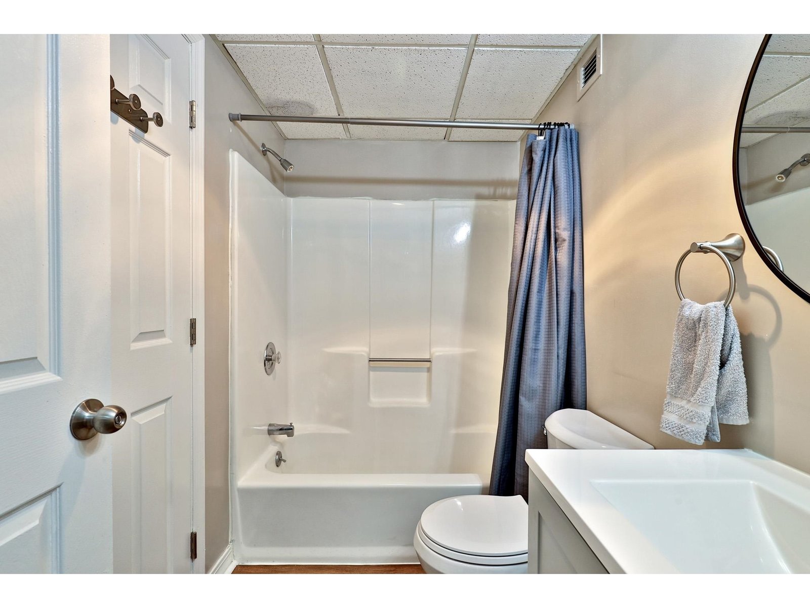 Updated Full Bathroom