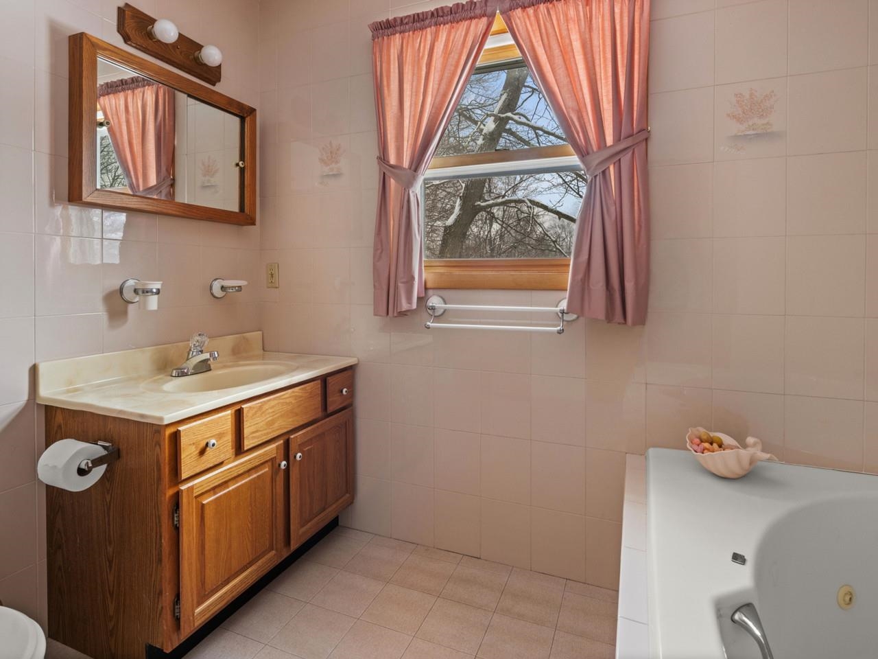 2nd Floor Bathroom