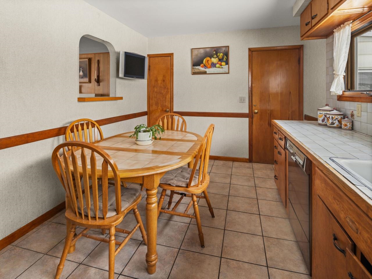 Eat-in Area in Kitchen