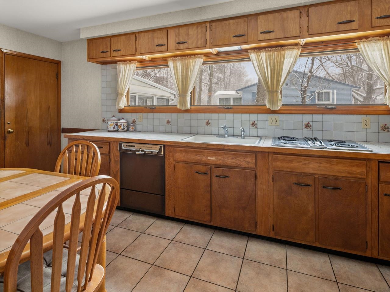 Huge Window in Eat-In Kitchen