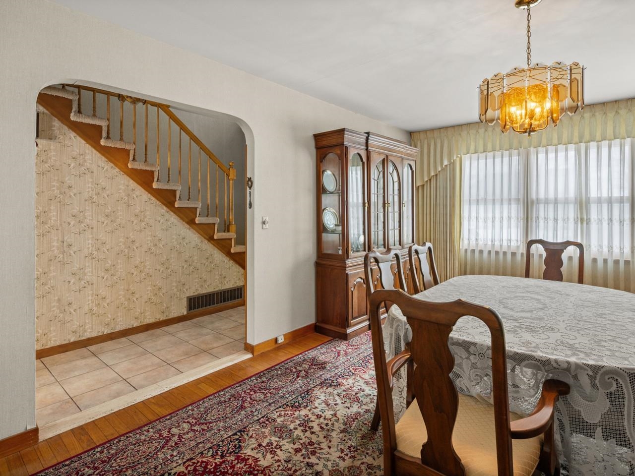 Arched Entry to Dining
