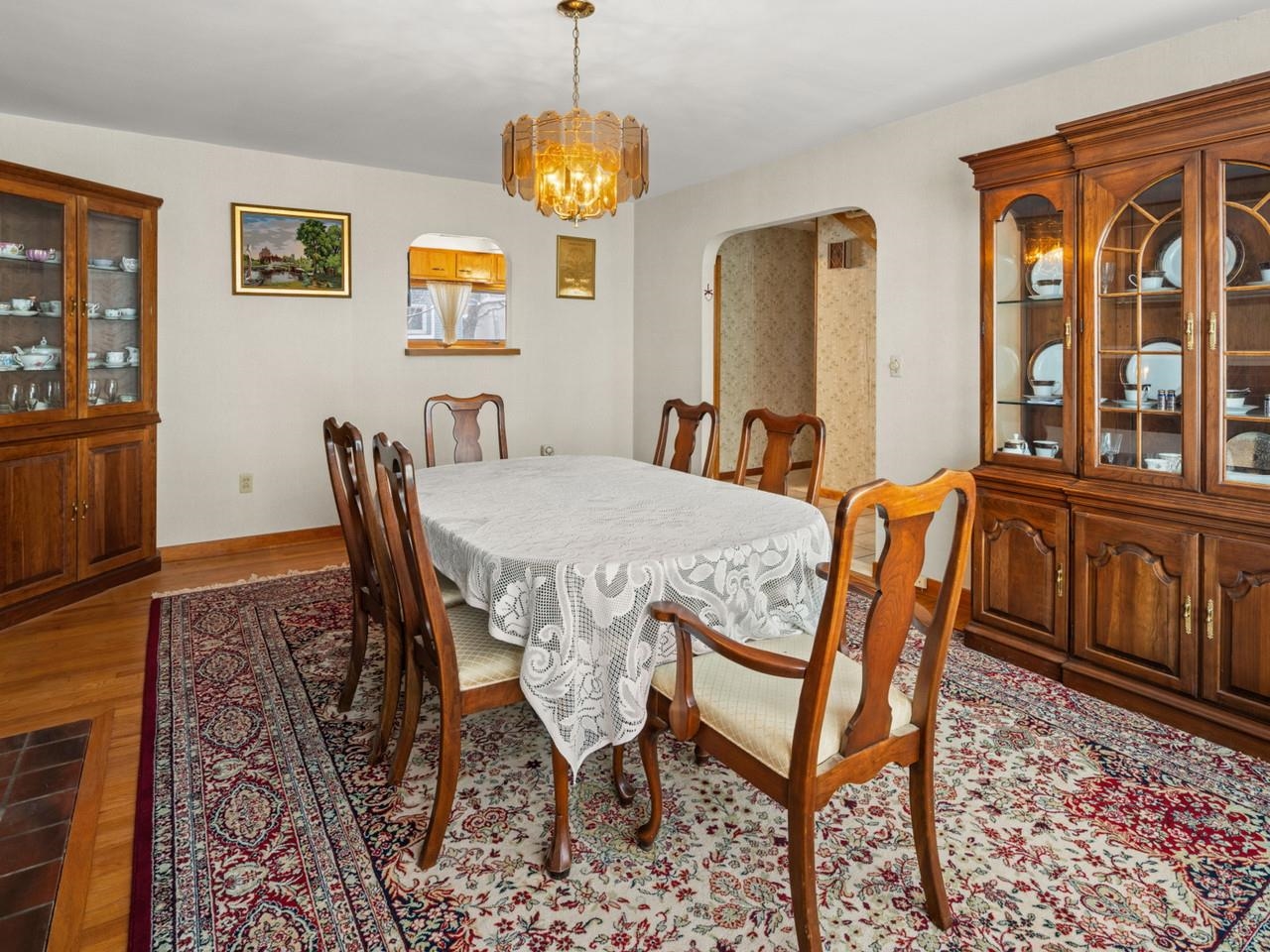 Pass-Through to Kitchen