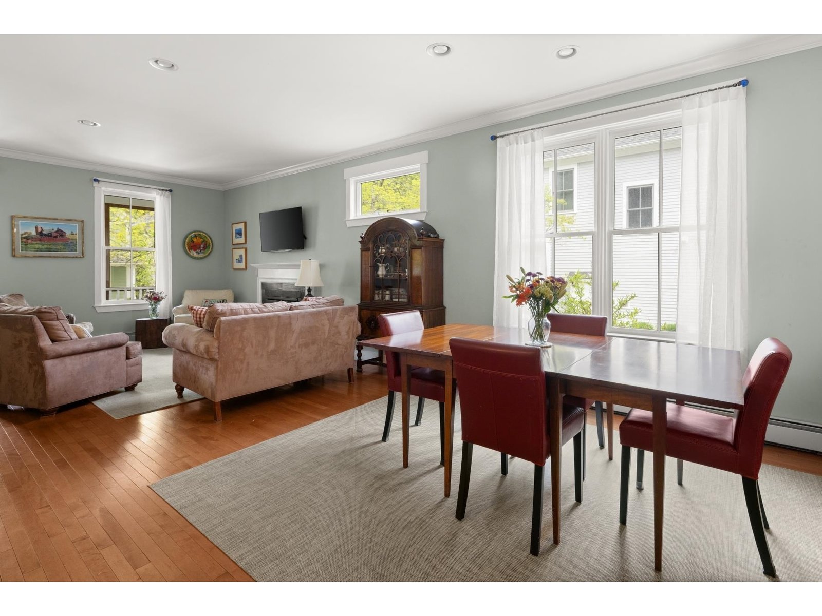Dining/living room
