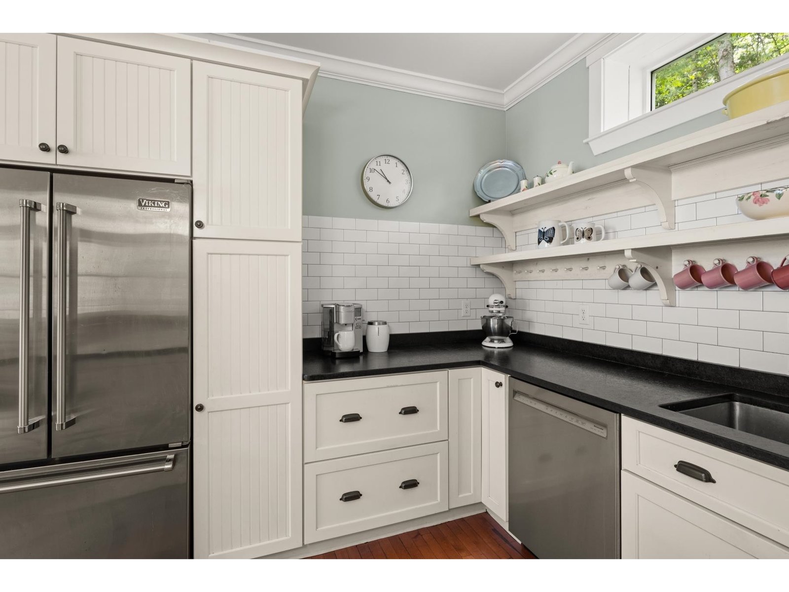 Lots of cabinet space