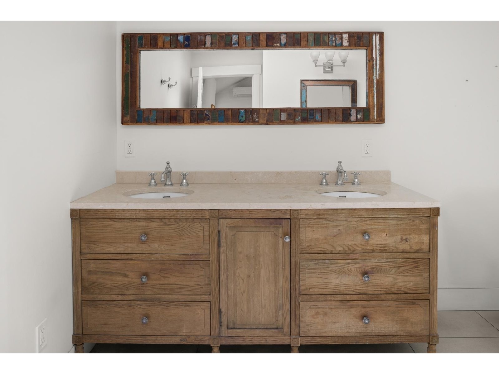 Double vanity in primary bath