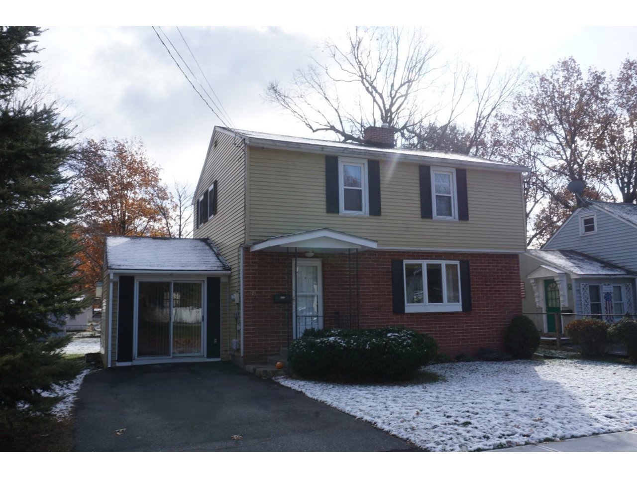71 Woodbury Road